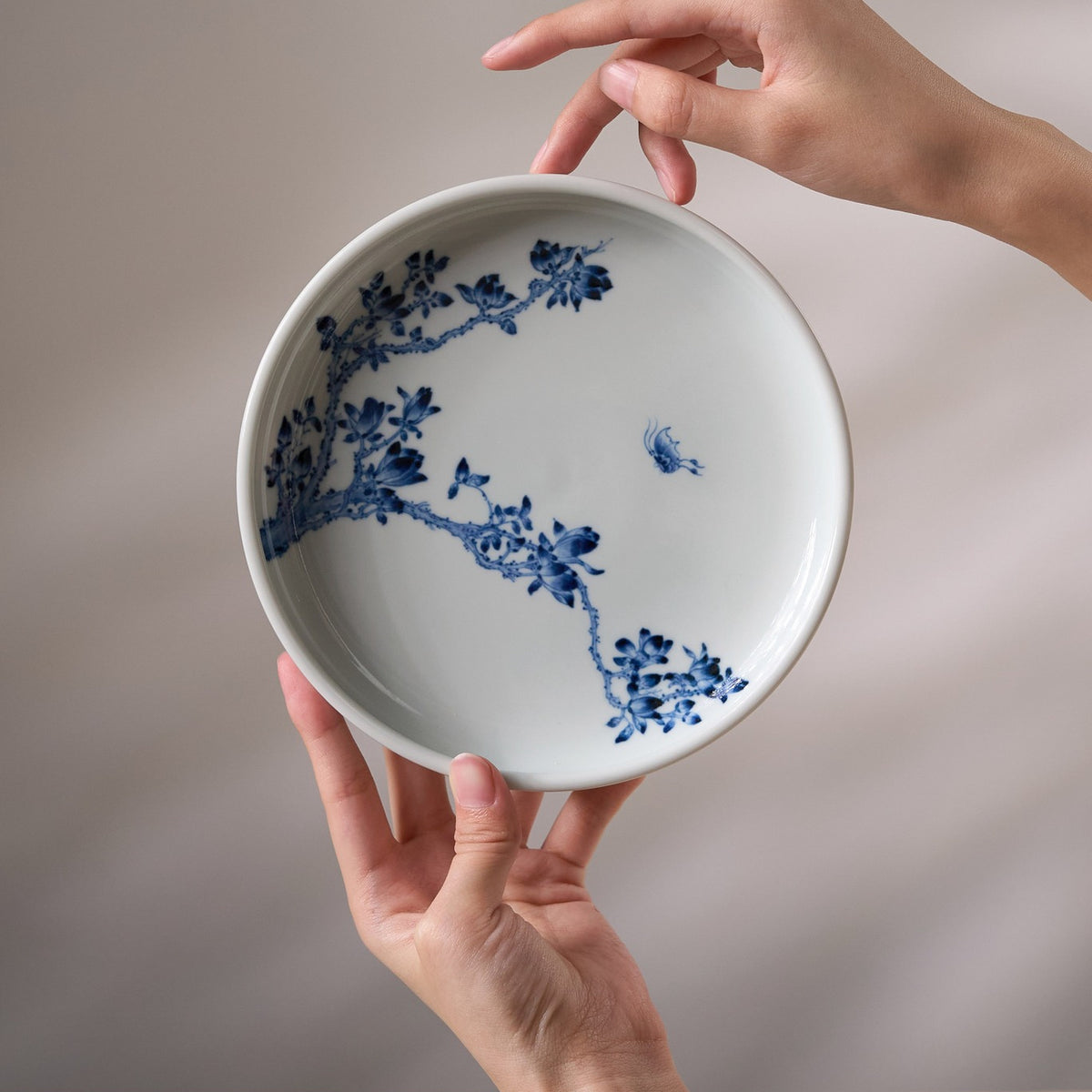 White Magnolia Blue-and-White Gongfu Tea Tray held in hand for scale