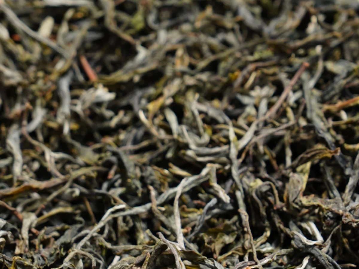Loose tea strands after shaping