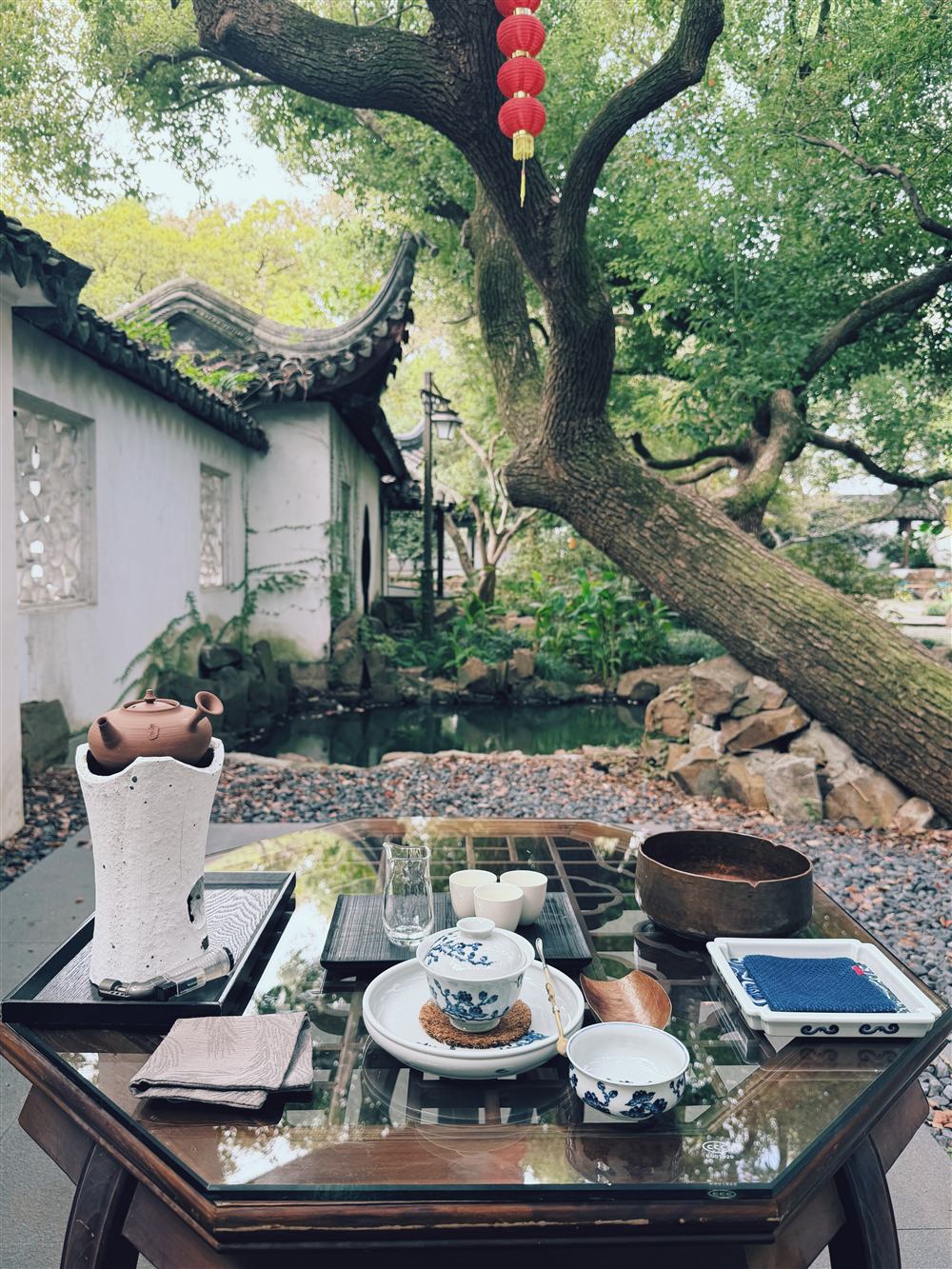 Tea, teaware and conversation during a Yunsho Tea experience.